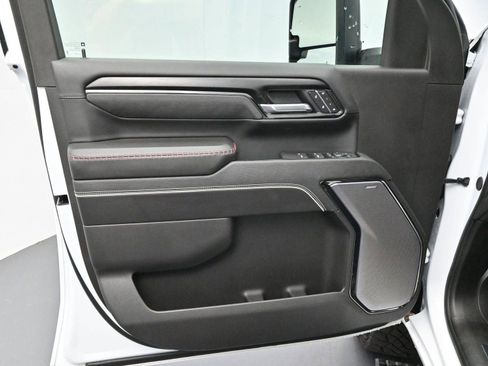 Used 2025 GMC Sierra 2500 AT4X image 30