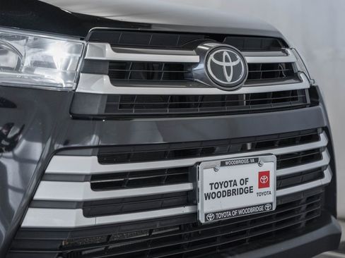 Used 2018 Toyota Highlander XLE w/ Protection Package #3 image 8