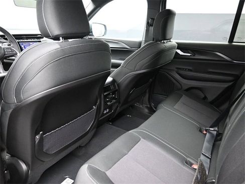 New 2025 Jeep Grand Cherokee Laredo image 15