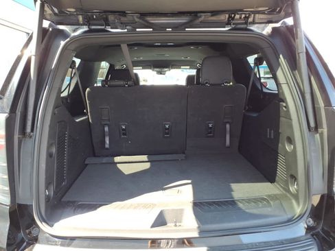 Used 2025 Chevrolet Suburban LT AWD/4WD image 19
