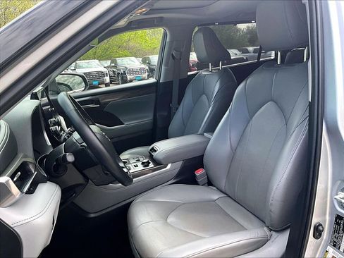 Used 2023 Toyota Highlander Limited AWD/4WD image 10