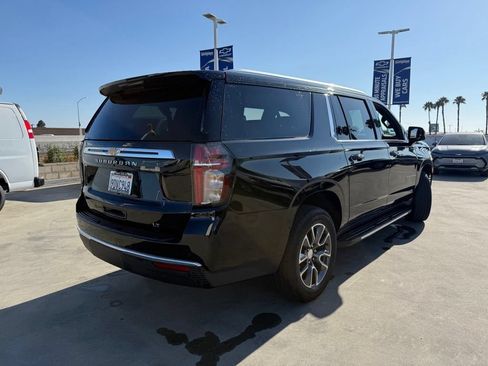 Used 2023 Chevrolet Suburban LT w/ Luxury Package RWD image 10