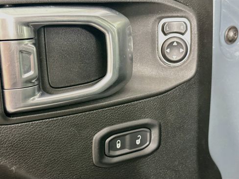 Used 2024 Jeep Wrangler Unlimited w/ Convenience Group AWD/4WD image 15