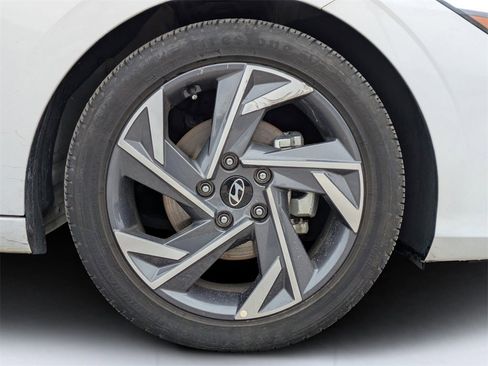 Used 2025 Hyundai Elantra SEL image 10