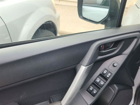 Used 2014 Subaru Forester 2.5i AWD/4WD image 12