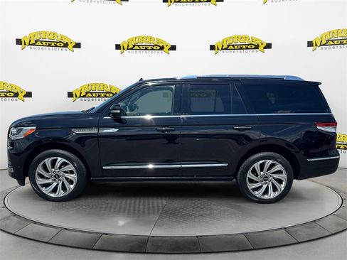 Used 2024 Lincoln Navigator Premiere image 2