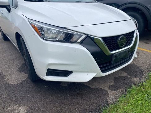 Used 2021 Nissan Versa SV FWD image 3