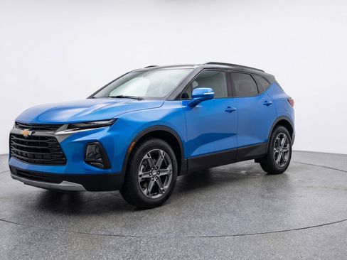 Used 2025 Chevrolet Blazer LT image 3