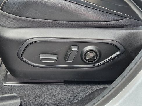 Used 2024 Jeep Grand Cherokee L Limited w/ Black Appearance Package image 21