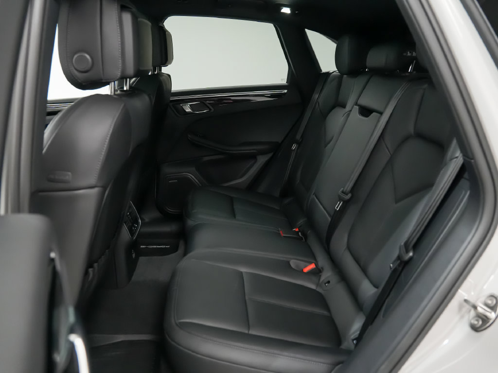 Used 2026 Porsche Macan AWD/4WD image 18