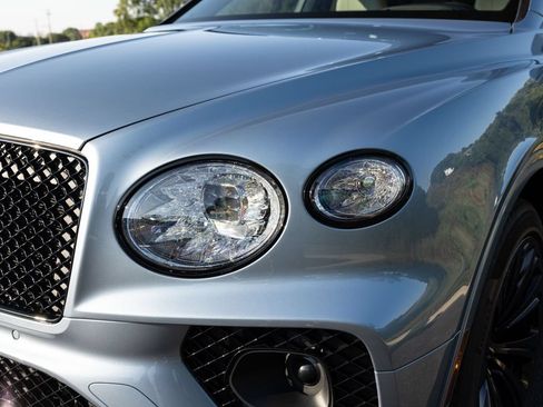 Used 2023 Bentley Bentayga AWD/4WD image 18