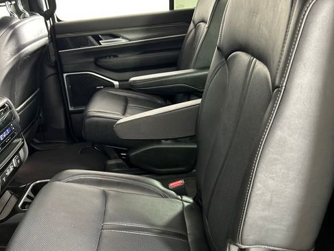 Used 2024 Jeep Wagoneer Series II image 17