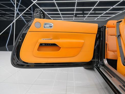 Used 2018 Rolls-Royce Dawn image 28