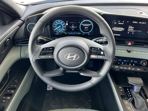 New 2025 Hyundai Elantra Limited image 12