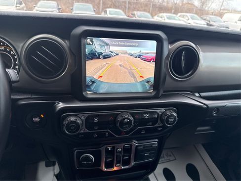 Used 2021 Jeep Gladiator Sport image 32