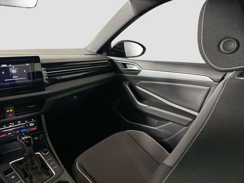 Certified 2025 Volkswagen Jetta Sport image 22