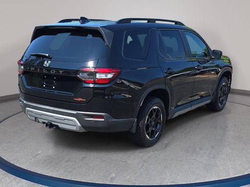 Used 2025 Honda Pilot TrailSport image 5