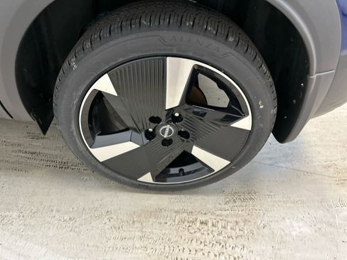 New 2025 Nissan Kicks SR image 11