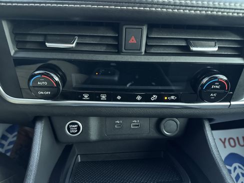 Used 2023 Nissan Rogue SV image 22