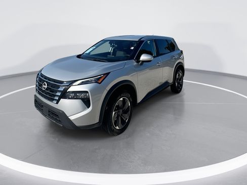Used 2024 Nissan Rogue SV FWD image 8