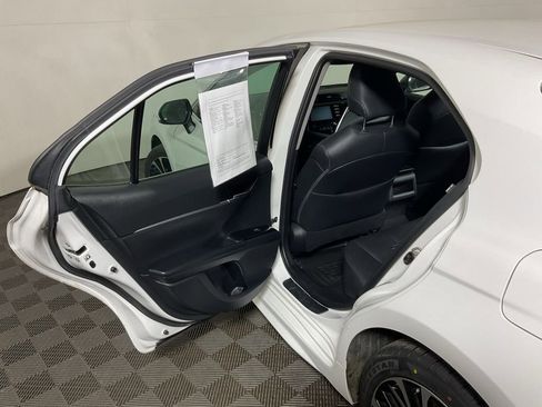 Used 2018 Toyota Camry SE FWD image 30