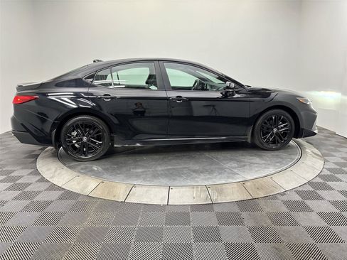 Used 2025 Toyota Camry SE w/ Multimedia Upgrade Package AWD/4WD image 17