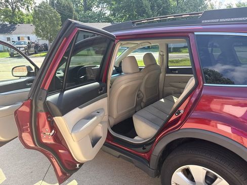 Used 2011 Subaru Outback 2.5i Premium AWD/4WD image 12