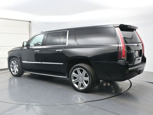 Used 2019 Cadillac Escalade ESV Luxury AWD/4WD image 22