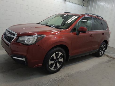 Used 2017 Subaru Forester 2.5i Limited AWD/4WD image 2