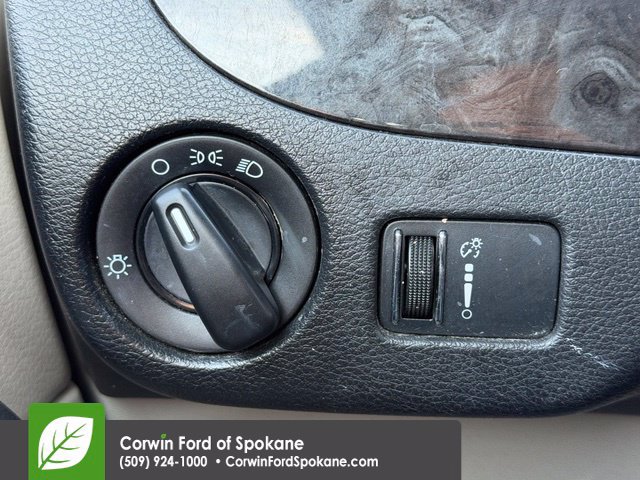 Used 2015 Dodge Grand Caravan American Value Package FWD image 23