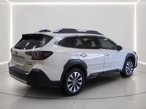 Used 2025 Subaru Outback Touring AWD/4WD image 5