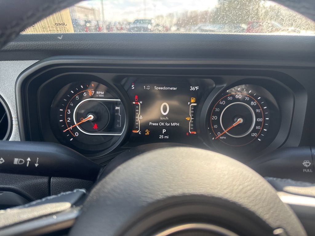 Used 2025 Jeep Gladiator Sport AWD/4WD image 12