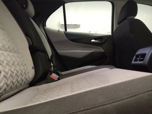 Used 2023 Chevrolet Equinox LS FWD image 19