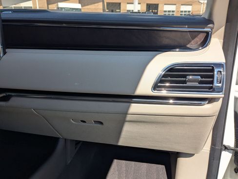 Used 2020 Lincoln Navigator Reserve w/ Luxury Package AWD/4WD image 32