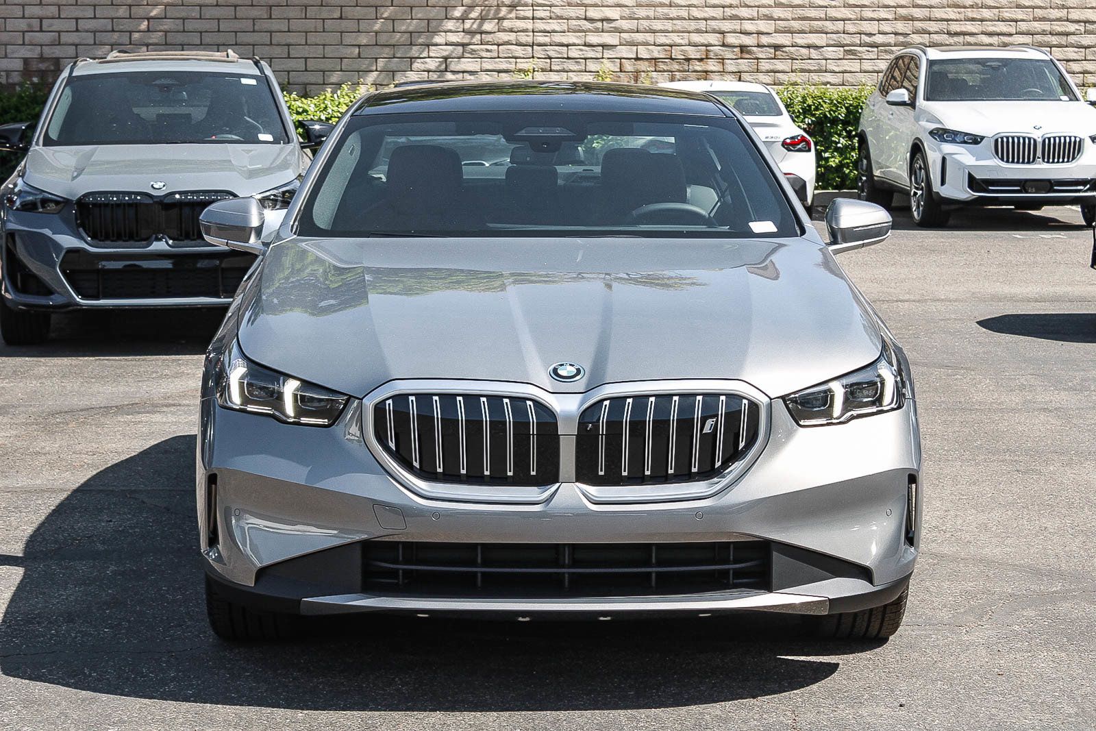 New 2027 BMW i5 xDrive40 AWD/4WD image 2
