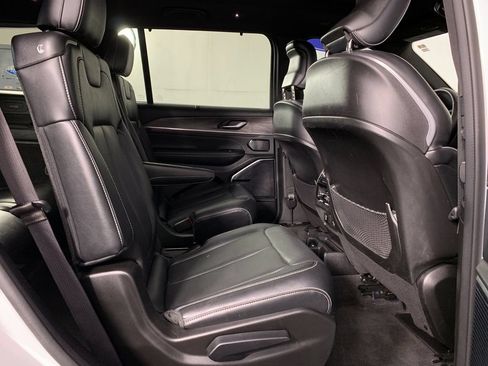Used 2022 Jeep Grand Cherokee L Overland w/ Luxury Tech Group IV RWD image 38