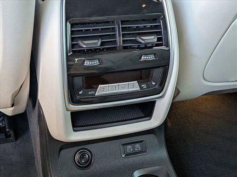 Certified 2025 BMW X7 M60i AWD/4WD image 18