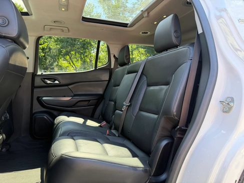 Used 2017 GMC Acadia SLT AWD/4WD image 12