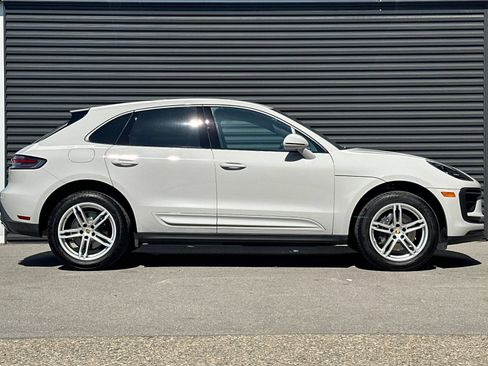 Used 2025 Porsche Macan AWD/4WD image 9