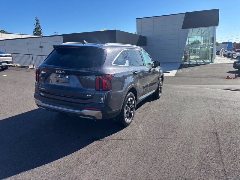 Certified 2025 Kia Sorento S w/ Panoramic Sunroof Package AWD/4WD image 8