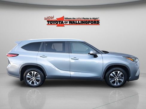 Used 2023 Toyota Highlander XLE image 13