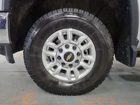 Used 2022 Chevrolet Silverado 2500 LT w/ Convenience Package AWD/4WD image 11