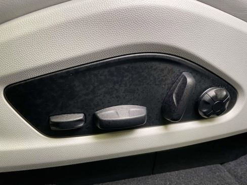 Used 2025 Porsche Macan 4 Electric image 17