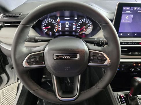 Certified 2025 Jeep Compass Limited image 19