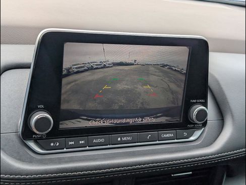 Used 2023 Nissan Rogue SV image 8