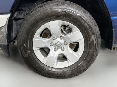 Used 2019 RAM 1500 Big Horn AWD/4WD image 38