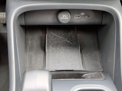 Used 2025 Volvo XC40 B5 Core image 38