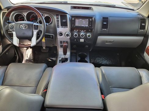 Used 2014 Toyota Sequoia Platinum image 19