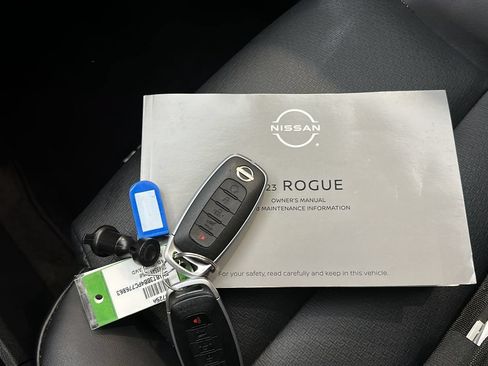 Used 2023 Nissan Rogue SV w/ SV Premium B Package AWD/4WD image 31