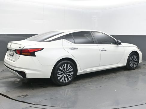 Used 2024 Nissan Altima 2.5 SV image 7